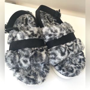 Koolaburra by UGG Sandals Womens 9 Fuzzed Out Cheetah Print Faux Fur Slingback